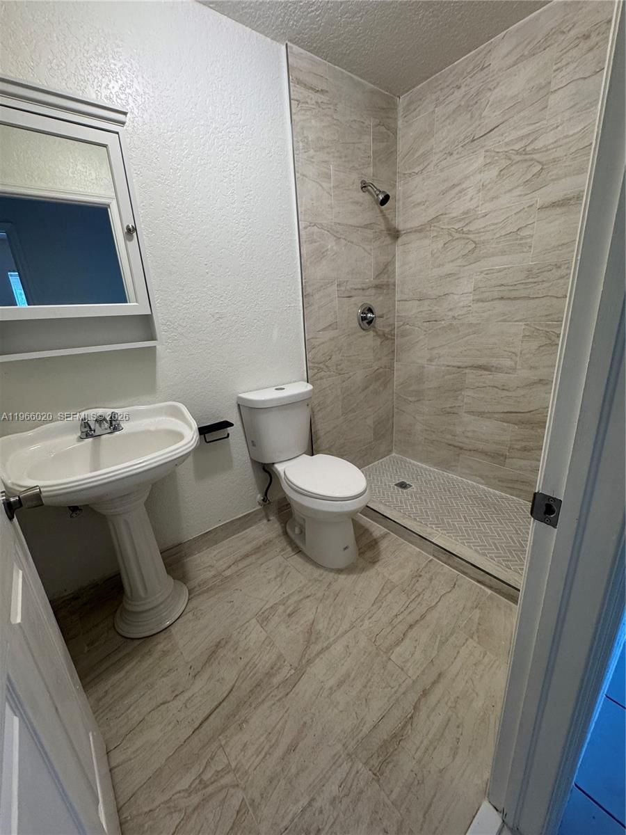 Real estate property located at 20138 38th Pl, Miami-dade, Watermen Homes 1st Addn, Miami Gardens, FL