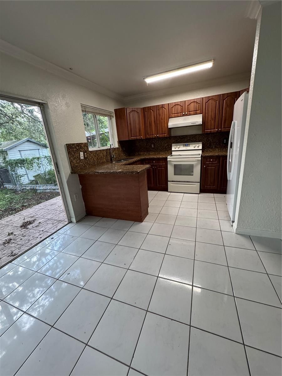 Real estate property located at 20138 38th Pl, Miami-dade, Watermen Homes 1st Addn, Miami Gardens, FL
