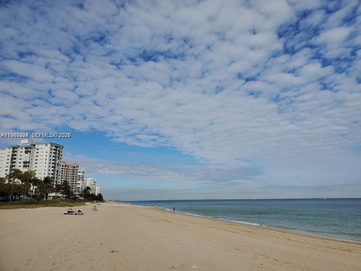 Real estate property located at 1501 Ocean Blvd #323, Broward, Gardens By The Sea Condo, Lauderdale By The Sea, FL