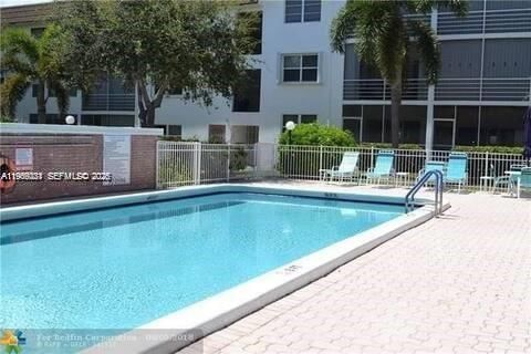 Real estate property located at 1501 Ocean Blvd #323, Broward, Gardens By The Sea Condo, Lauderdale By The Sea, FL