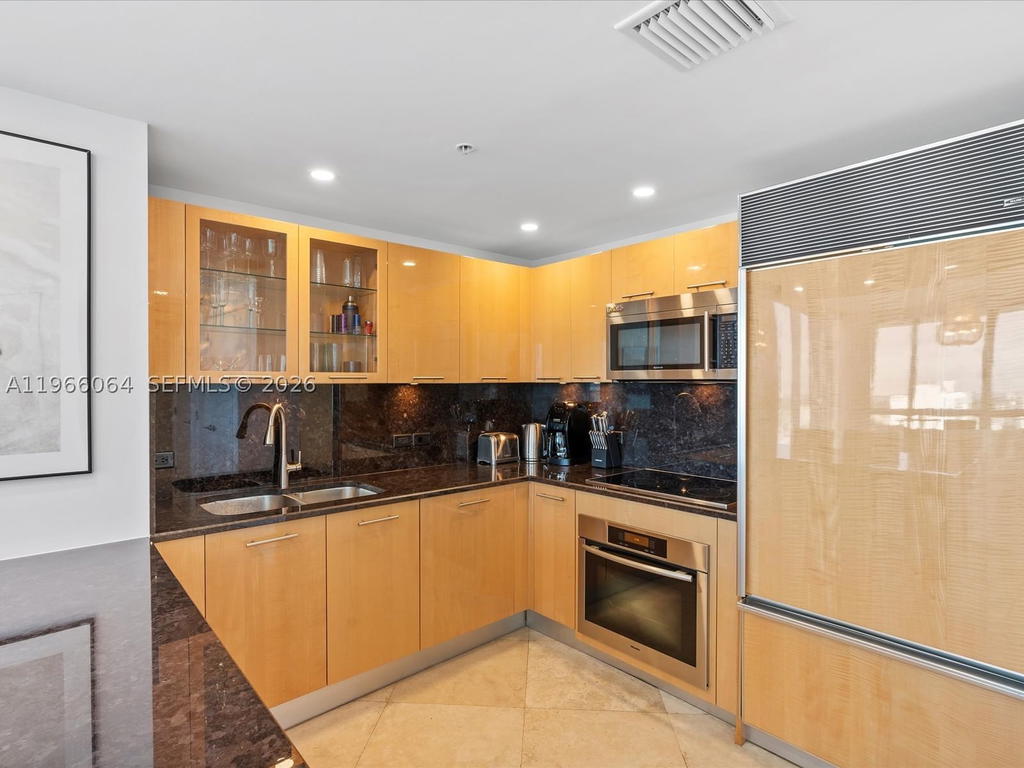 Real estate property located at 6899 Collins Ave #1704, Miami-dade, North Carillon Beach Cond, Miami Beach, FL