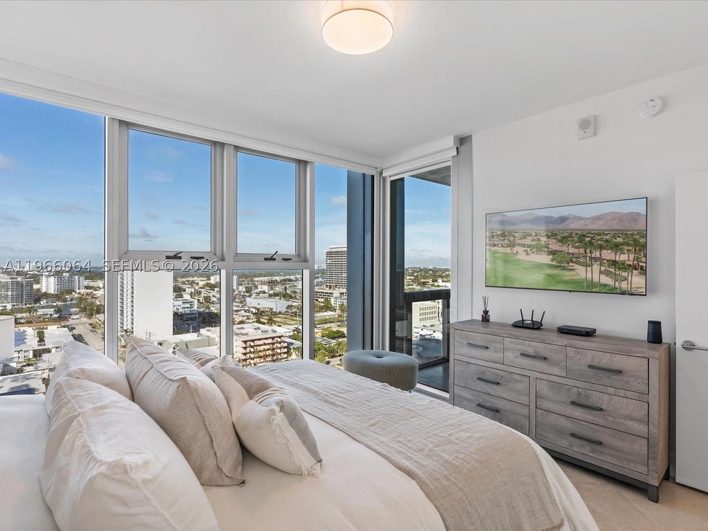 Real estate property located at 6899 Collins Ave #1704, Miami-dade, North Carillon Beach Cond, Miami Beach, FL