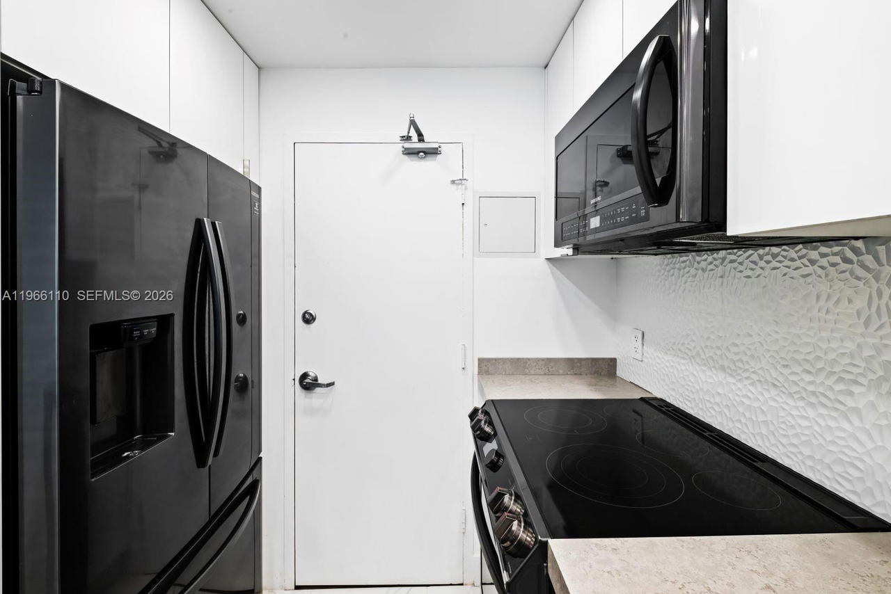 Real estate property located at 1000 West Ave #1024, Miami-dade, Mirador 1000 Condo, Miami Beach, FL