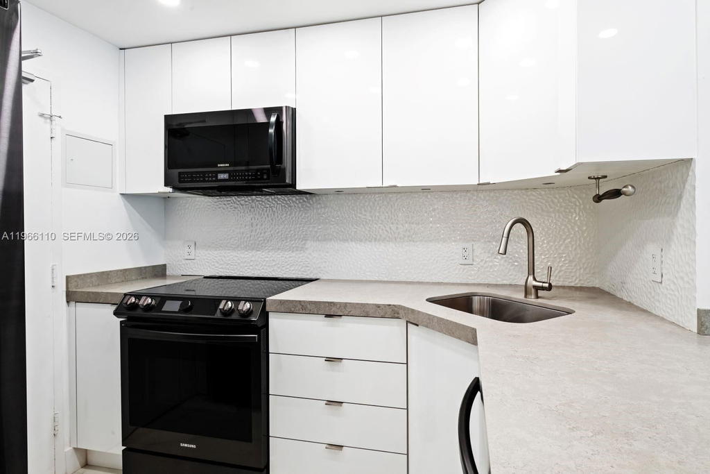 Real estate property located at 1000 West Ave #1024, Miami-dade, Mirador 1000 Condo, Miami Beach, FL