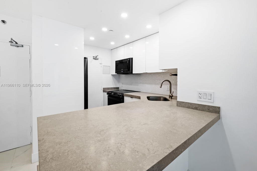 Real estate property located at 1000 West Ave #1024, Miami-dade, Mirador 1000 Condo, Miami Beach, FL