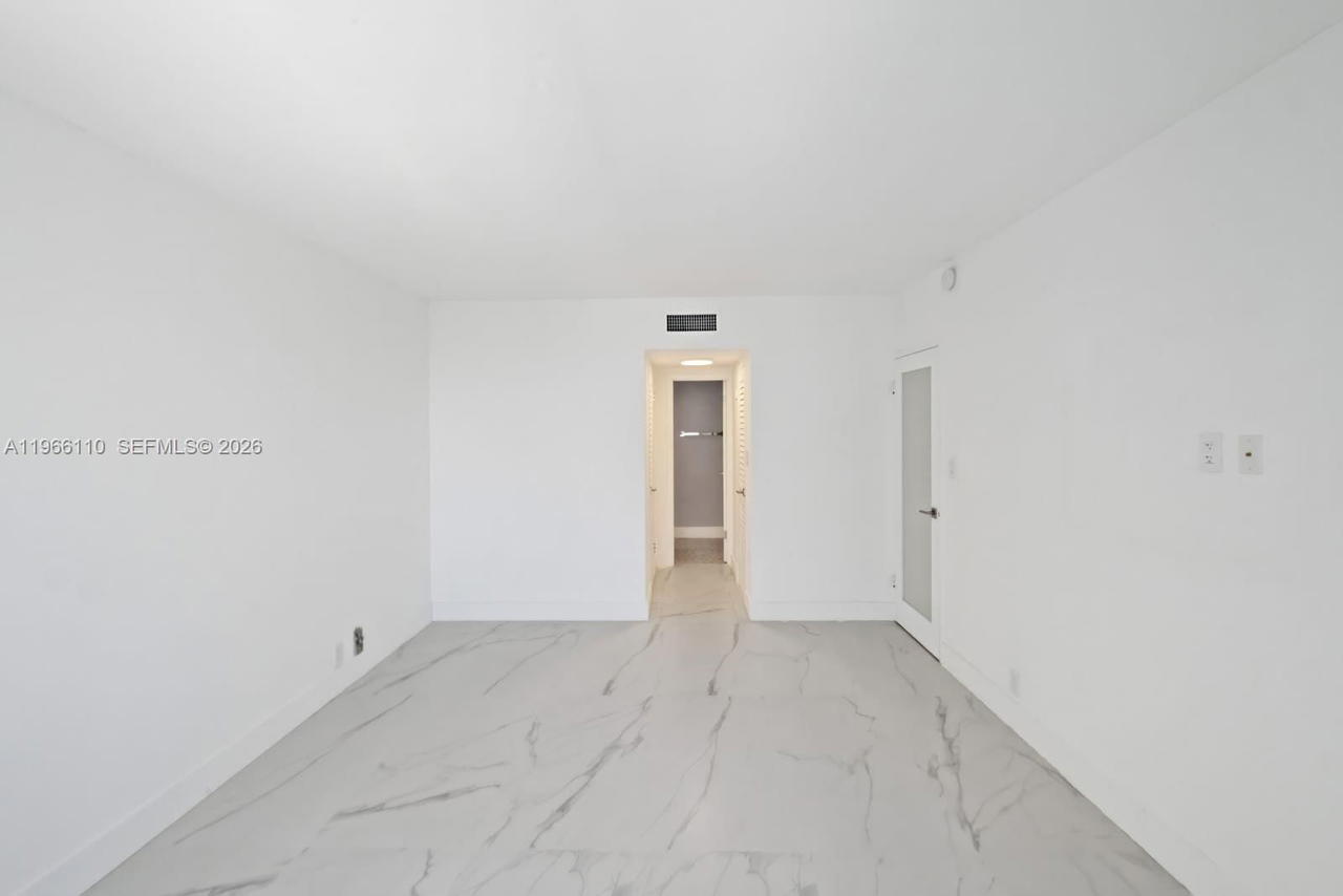 Real estate property located at 1000 West Ave #1024, Miami-dade, Mirador 1000 Condo, Miami Beach, FL
