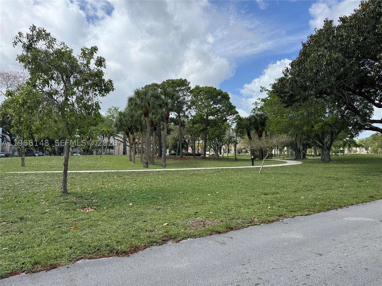 Real estate property located at 6301 Fall Circle Dr #213, Broward, Falls Of Inverrrary, Lauderhill, FL