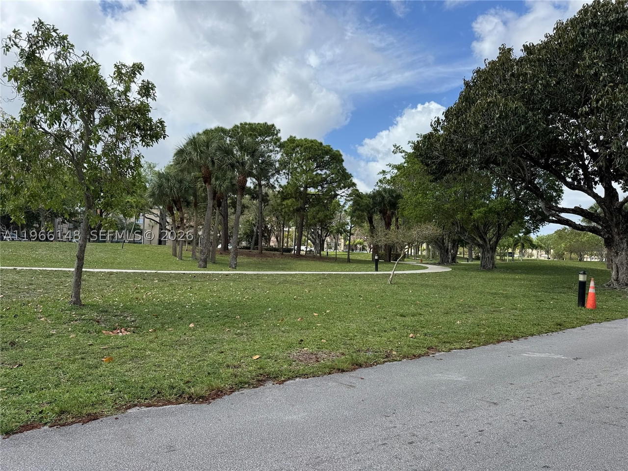 Real estate property located at 6301 Fall Circle Dr #213, Broward, Falls Of Inverrrary, Lauderhill, FL