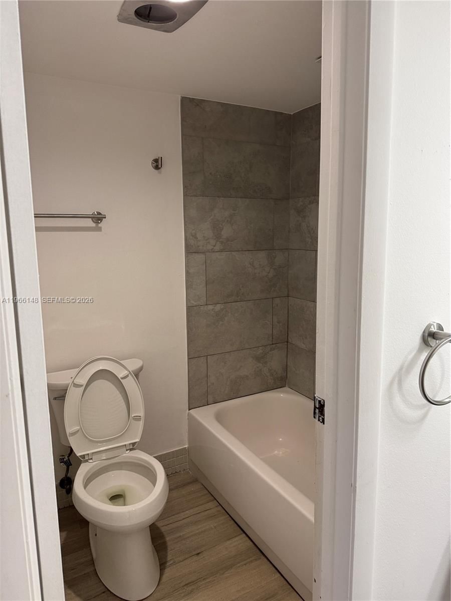 Real estate property located at 6301 Fall Circle Dr #213, Broward, Falls Of Inverrrary, Lauderhill, FL