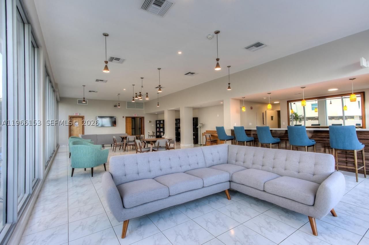 Real estate property located at 9225 Collins Ave #302, Miami-dade, Four Winds Condo, Surfside, FL