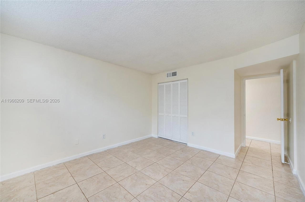 Real estate property located at 4350 79th Ave #1B, Miami-dade, Doral Gardens Condo, Doral, FL