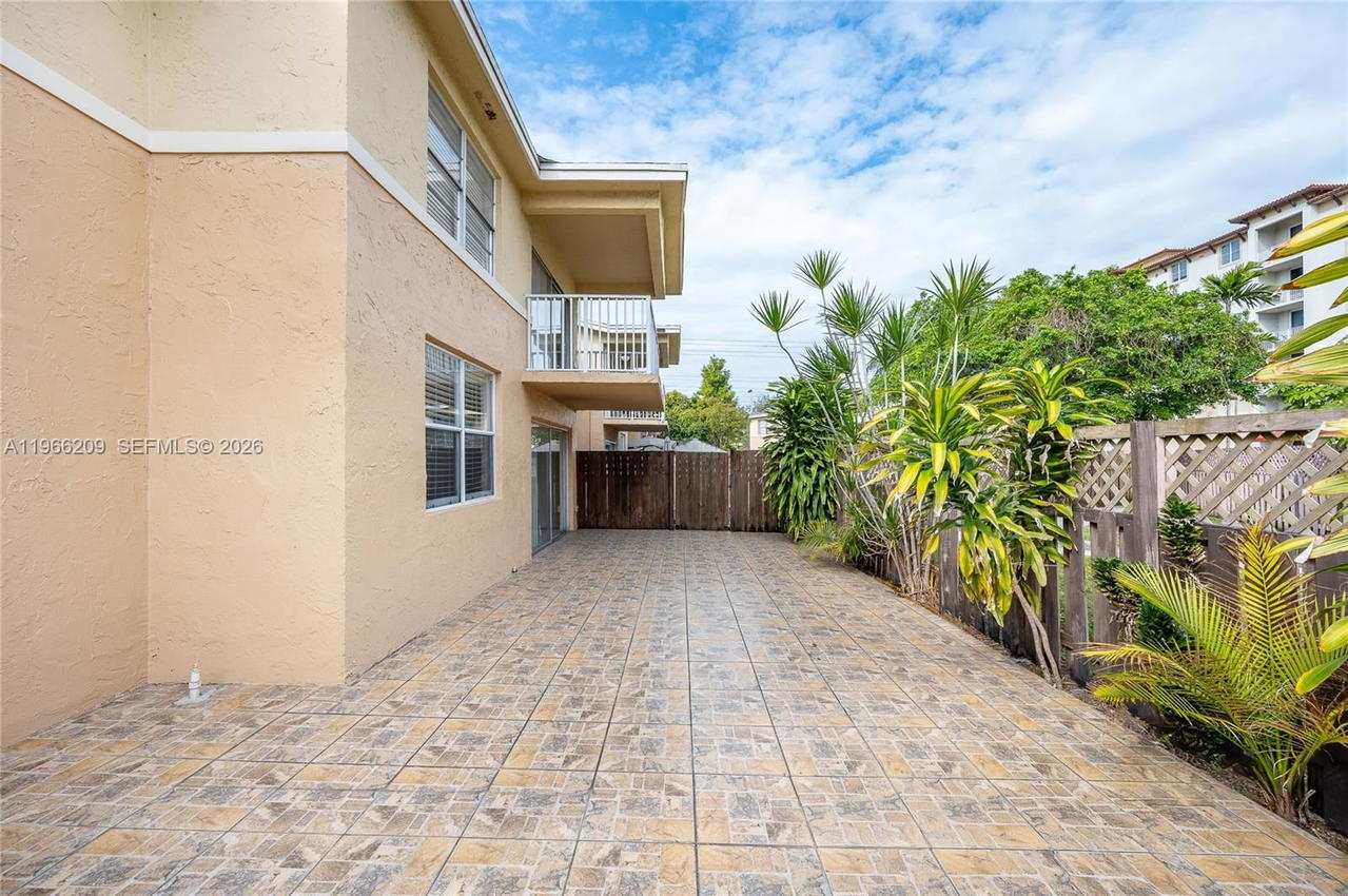 Real estate property located at 4350 79th Ave #1B, Miami-dade, Doral Gardens Condo, Doral, FL