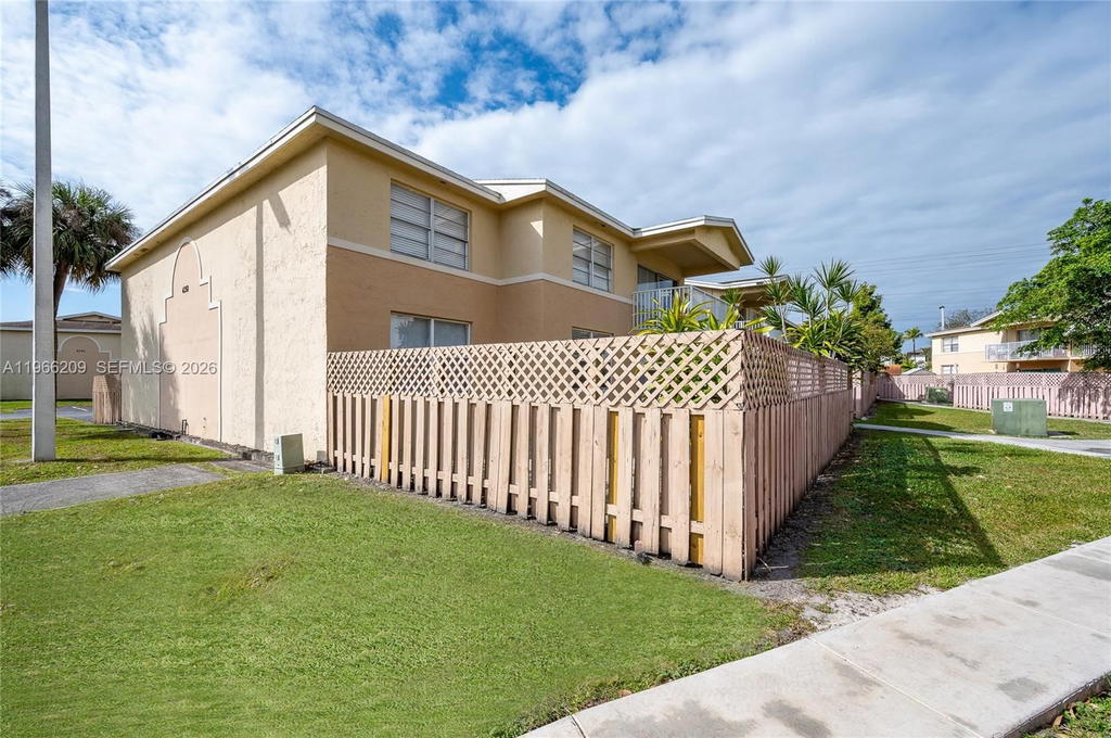 Real estate property located at 4350 79th Ave #1B, Miami-dade, Doral Gardens Condo, Doral, FL