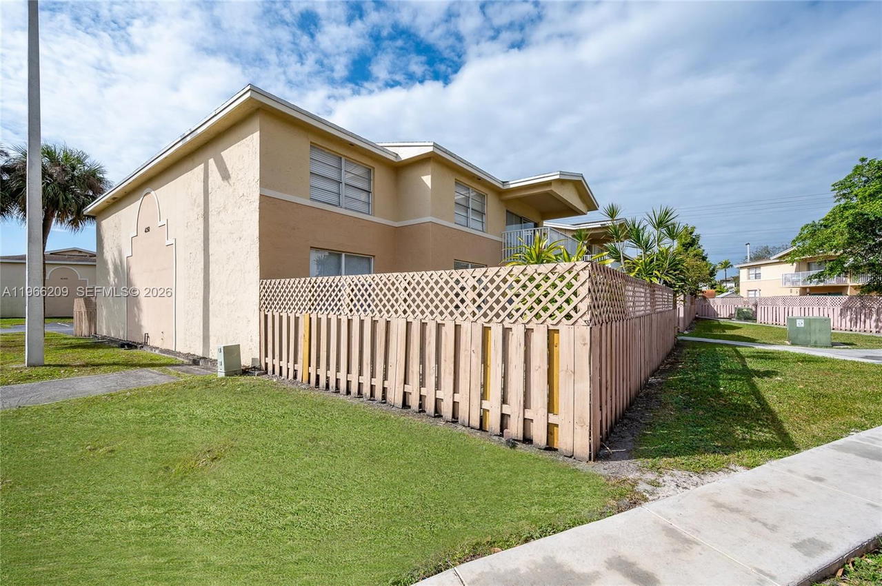 Real estate property located at 4350 79th Ave #1B, Miami-dade, Doral Gardens Condo, Doral, FL