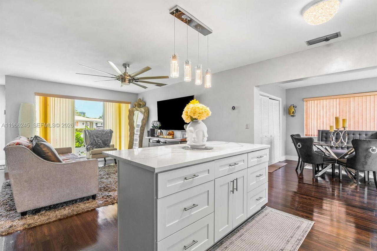 Real estate property located at 3201 Abbott Ln, Broward, Sheridan Lakes Condo Hous, Hollywood, FL