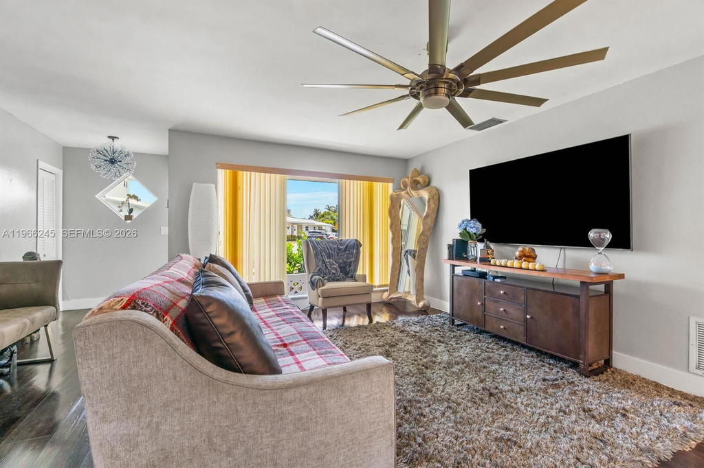 Real estate property located at 3201 Abbott Ln, Broward, Sheridan Lakes Condo Hous, Hollywood, FL