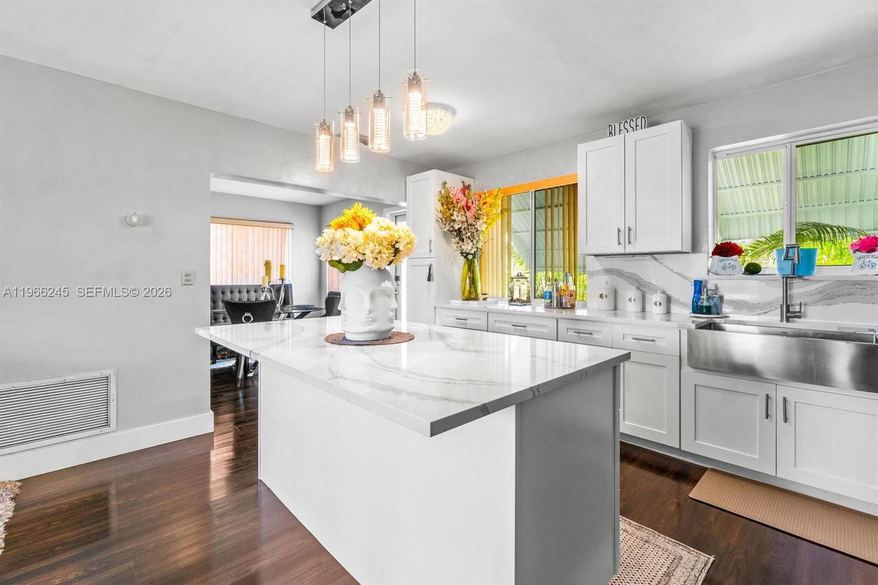 Real estate property located at 3201 Abbott Ln, Broward, Sheridan Lakes Condo Hous, Hollywood, FL
