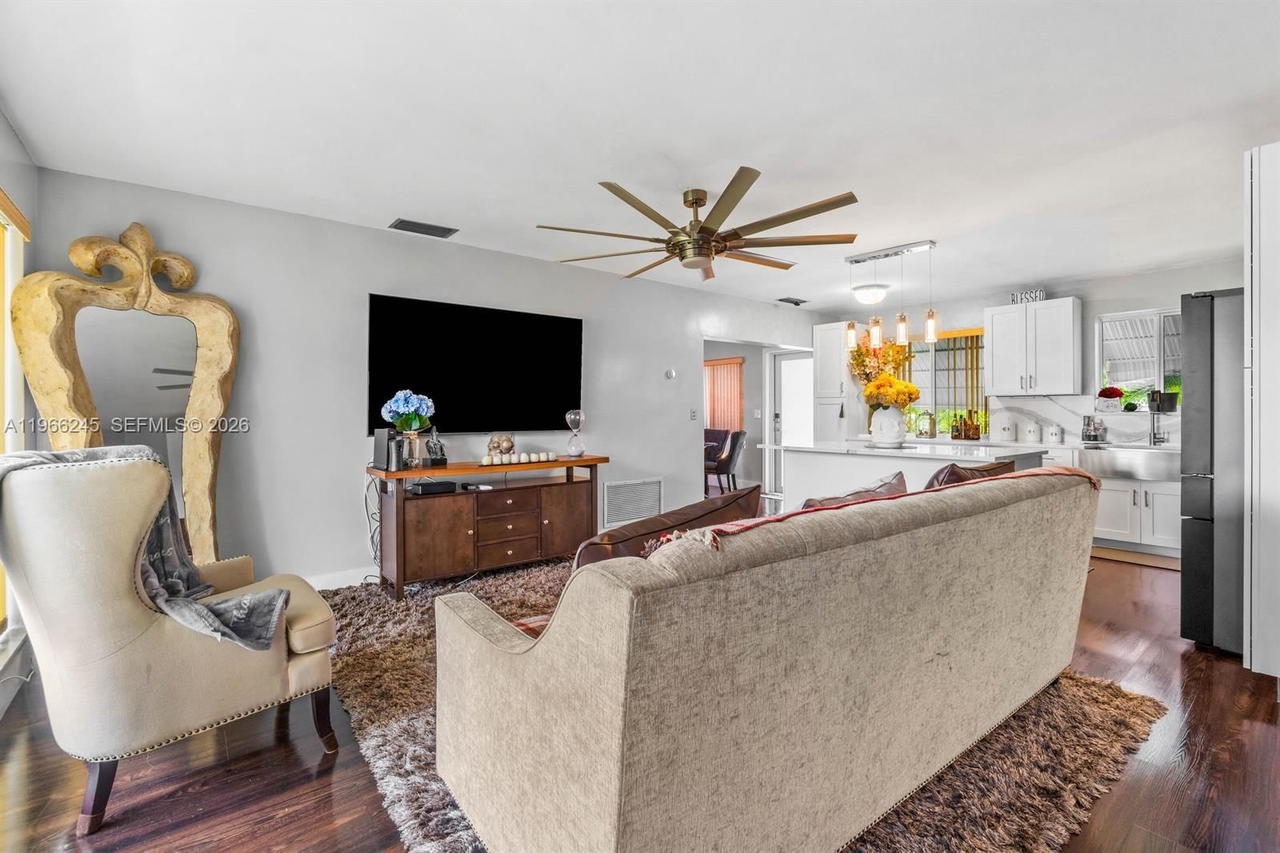 Real estate property located at 3201 Abbott Ln, Broward, Sheridan Lakes Condo Hous, Hollywood, FL