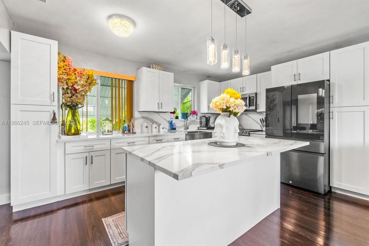 Real estate property located at 3201 Abbott Ln, Broward, Sheridan Lakes Condo Hous, Hollywood, FL