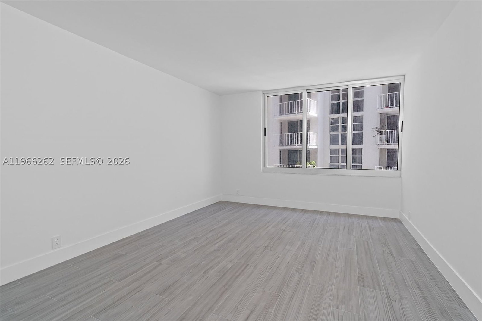 Real estate property located at 1200 West Ave #521, Miami-dade, Mirador 1200 Condo, Miami Beach, FL
