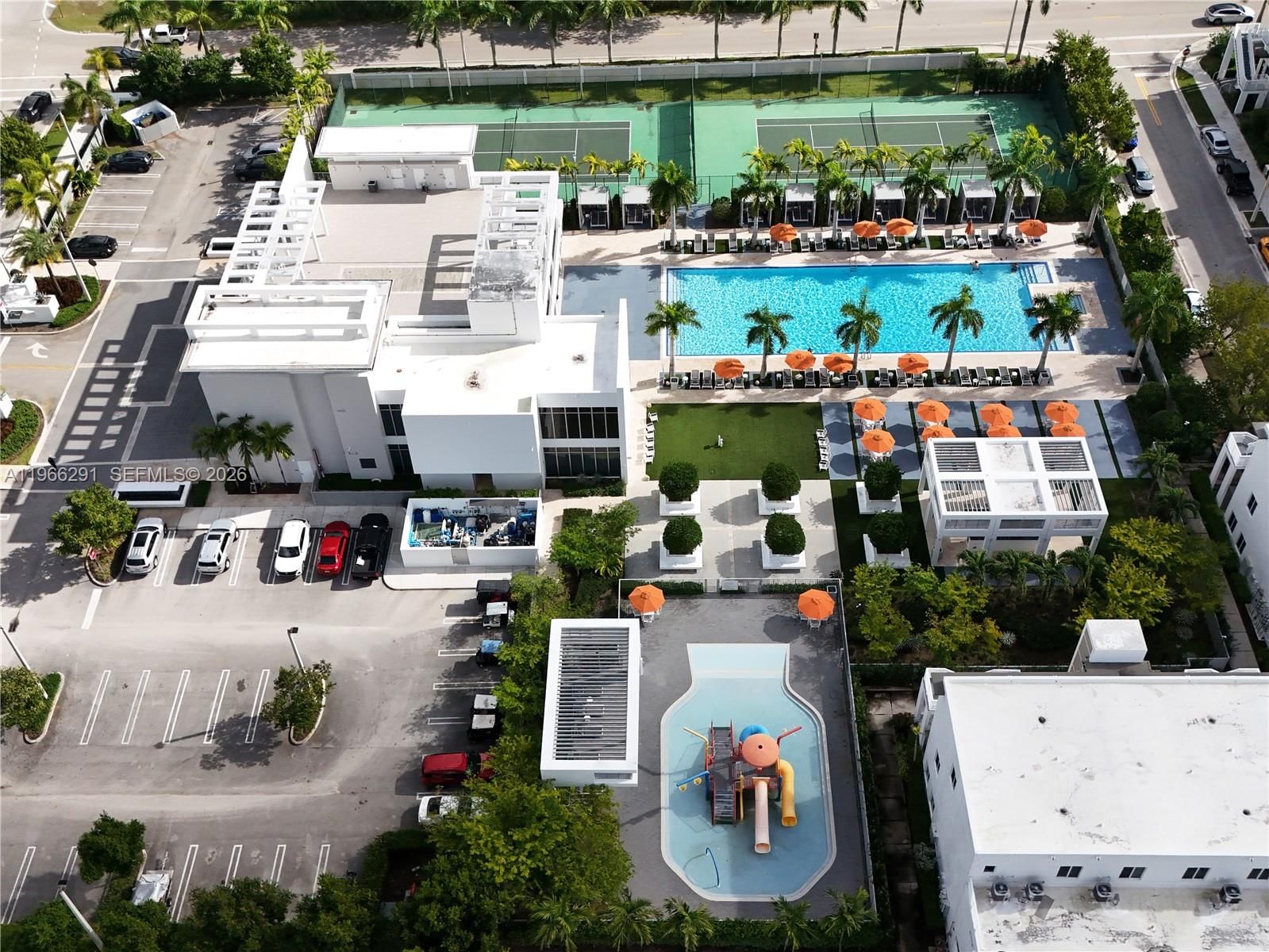 Real estate property located at 6420 105th Pl, Miami-dade, Landmark At Doral, Doral, FL