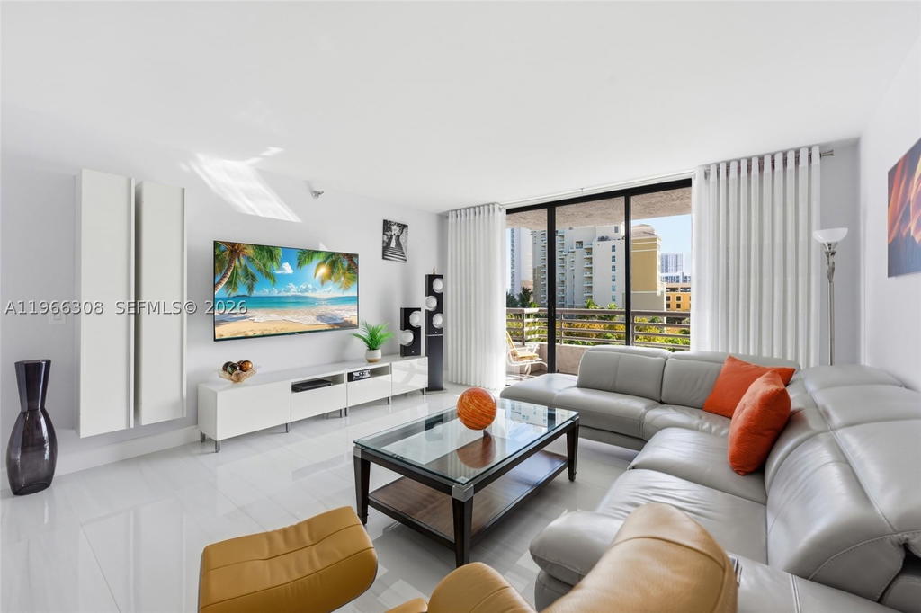 Real estate property located at 3300 191st St #714, Miami-dade, Parc Central Aventura Sou, Aventura, FL