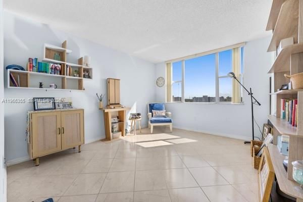 Real estate property located at 3850 Washington St #910, Broward, Hillcrest East No 27 Cond, Hollywood, FL