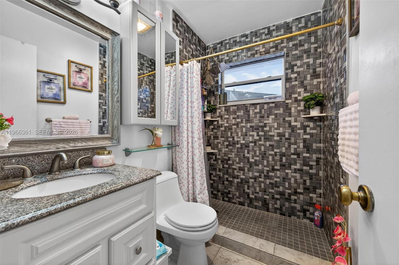 Real estate property located at 7751 32nd St, Broward, Driftwood Estates No 15, Davie, FL