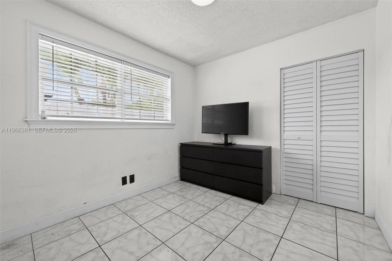 Real estate property located at 7751 32nd St, Broward, Driftwood Estates No 15, Davie, FL