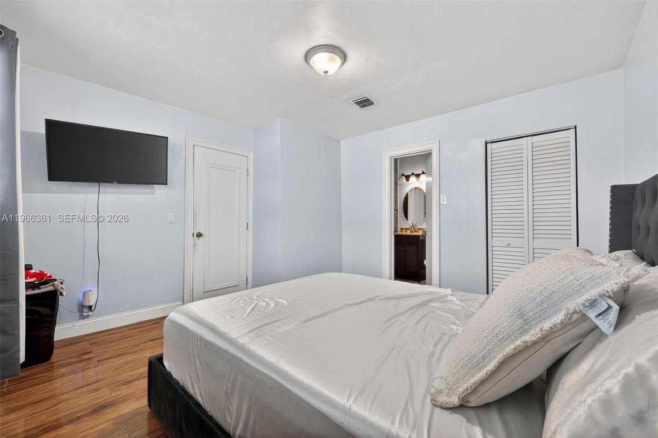 Real estate property located at 7751 32nd St, Broward, Driftwood Estates No 15, Davie, FL