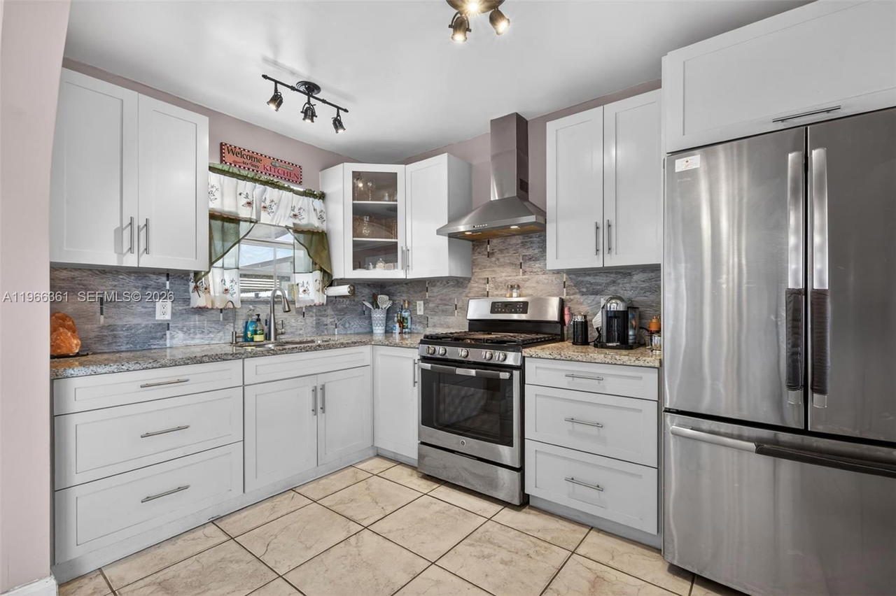 Real estate property located at 7751 32nd St, Broward, Driftwood Estates No 15, Davie, FL