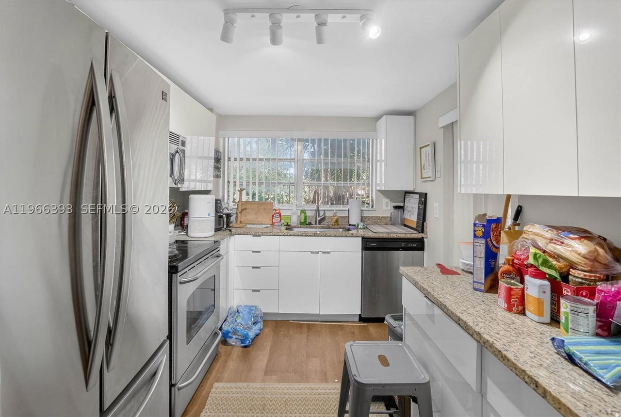 Real estate property located at 4141 21st St #103, Broward, Cypress Tree Condo Bldg 9, Lauderhill, FL