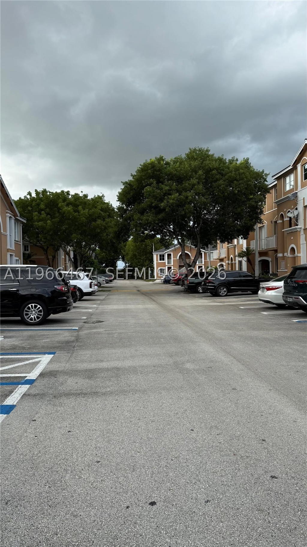 Real estate property located at 17720 73rd Ave #105, Miami-dade, Shoma Homes At Country Cl, Hialeah, FL