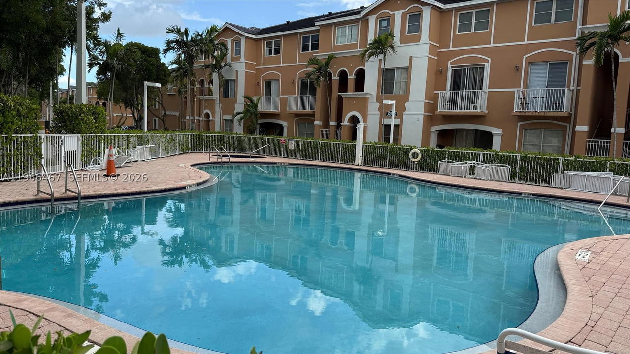 Real estate property located at 17720 73rd Ave #105, Miami-dade, Shoma Homes At Country Cl, Hialeah, FL