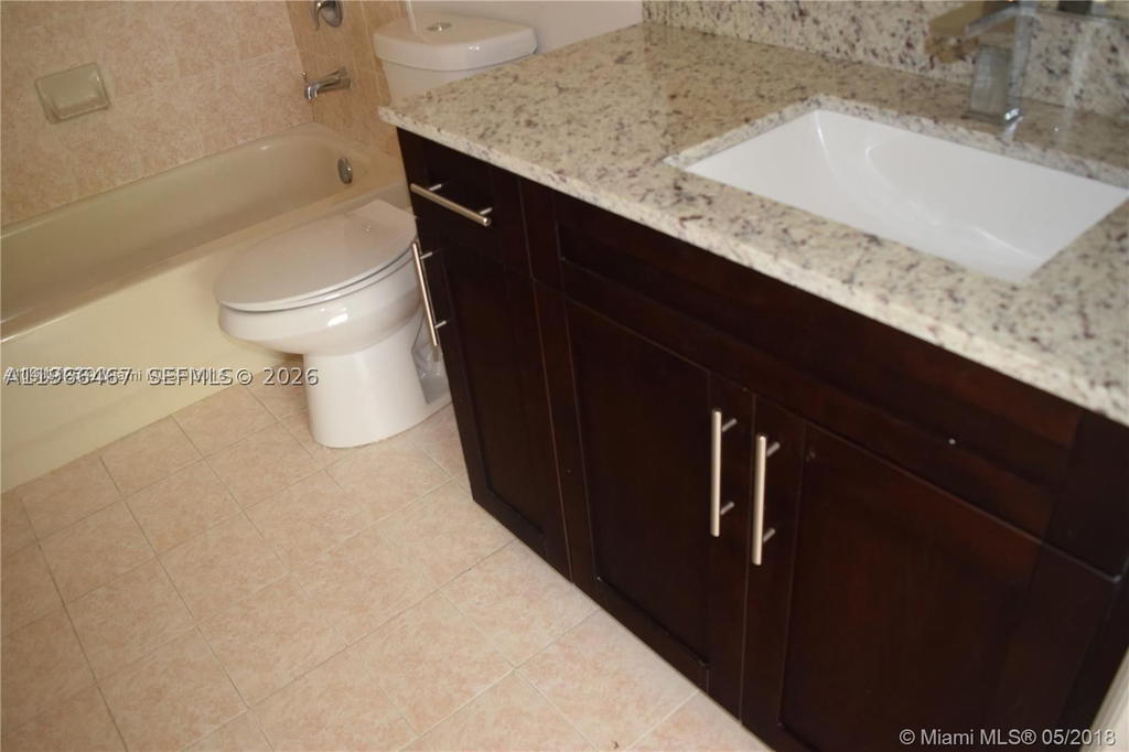 Real estate property located at 17720 73rd Ave #105, Miami-dade, Shoma Homes At Country Cl, Hialeah, FL