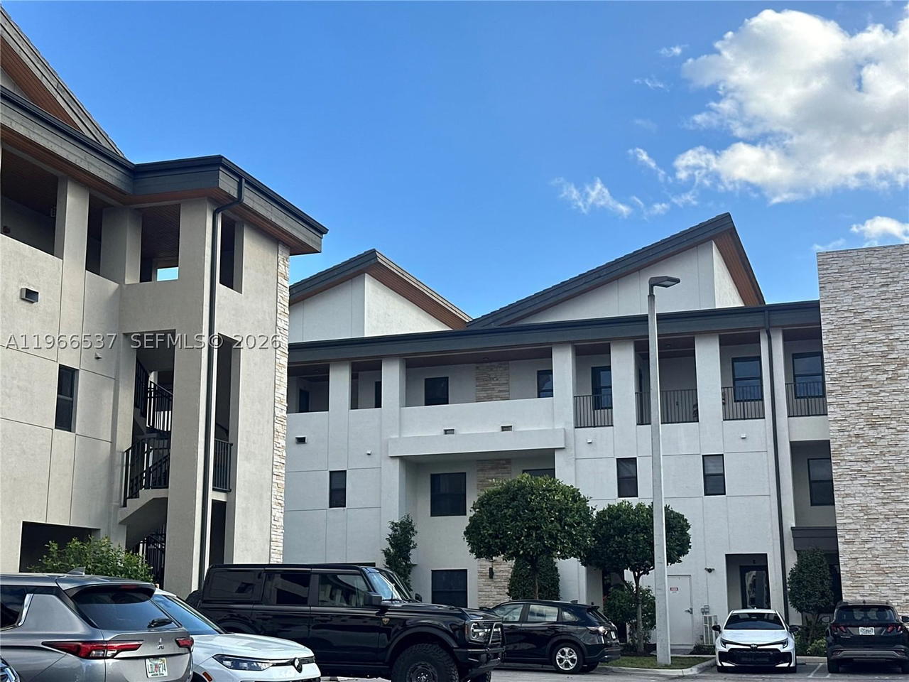 Real estate property located at 10407 82nd St #5, Miami-dade, Highland At Park Central, Doral, FL