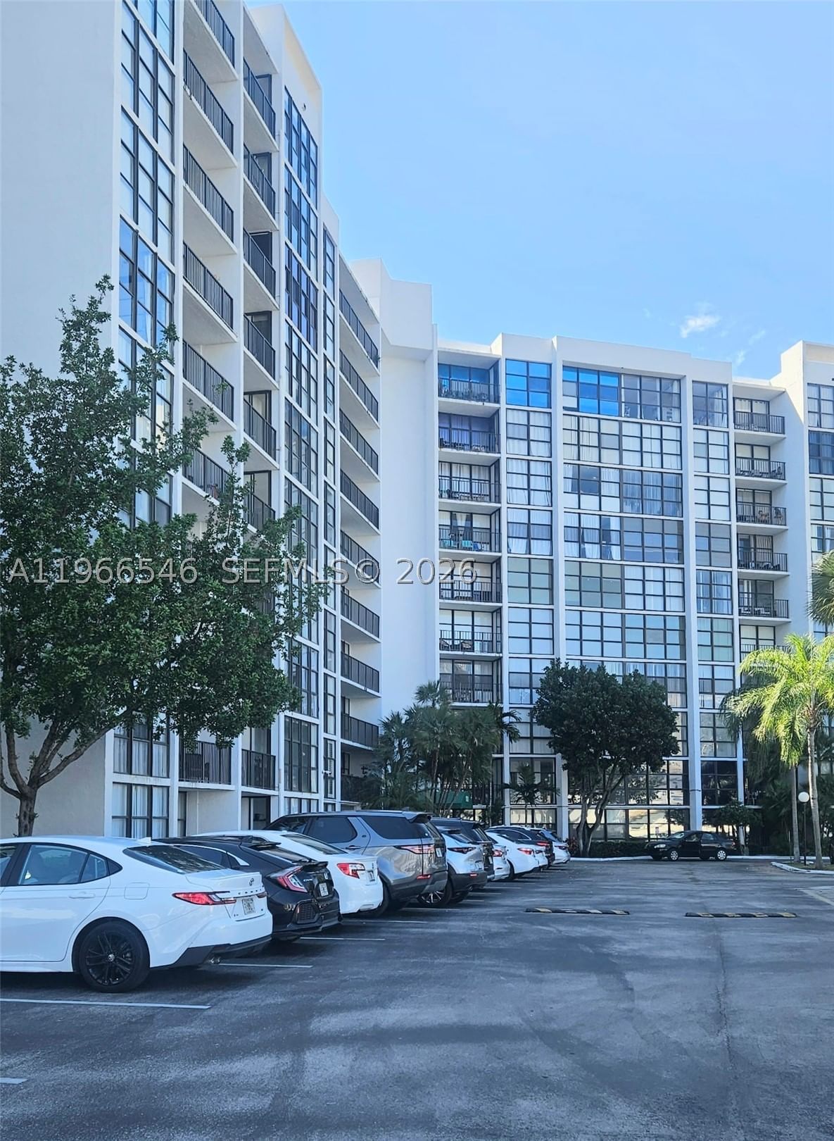 Real estate property located at 1000 Parkview Dr #605, Broward, Oceanview Park Condo, Hallandale Beach, FL