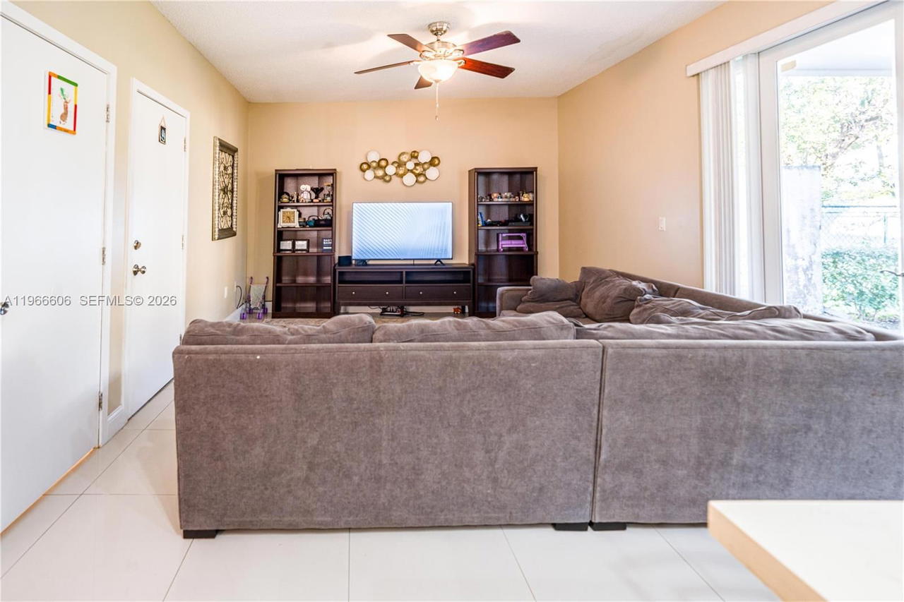 Real estate property located at 341 153rd Ln, Broward, Towngate, Pembroke Pines, FL