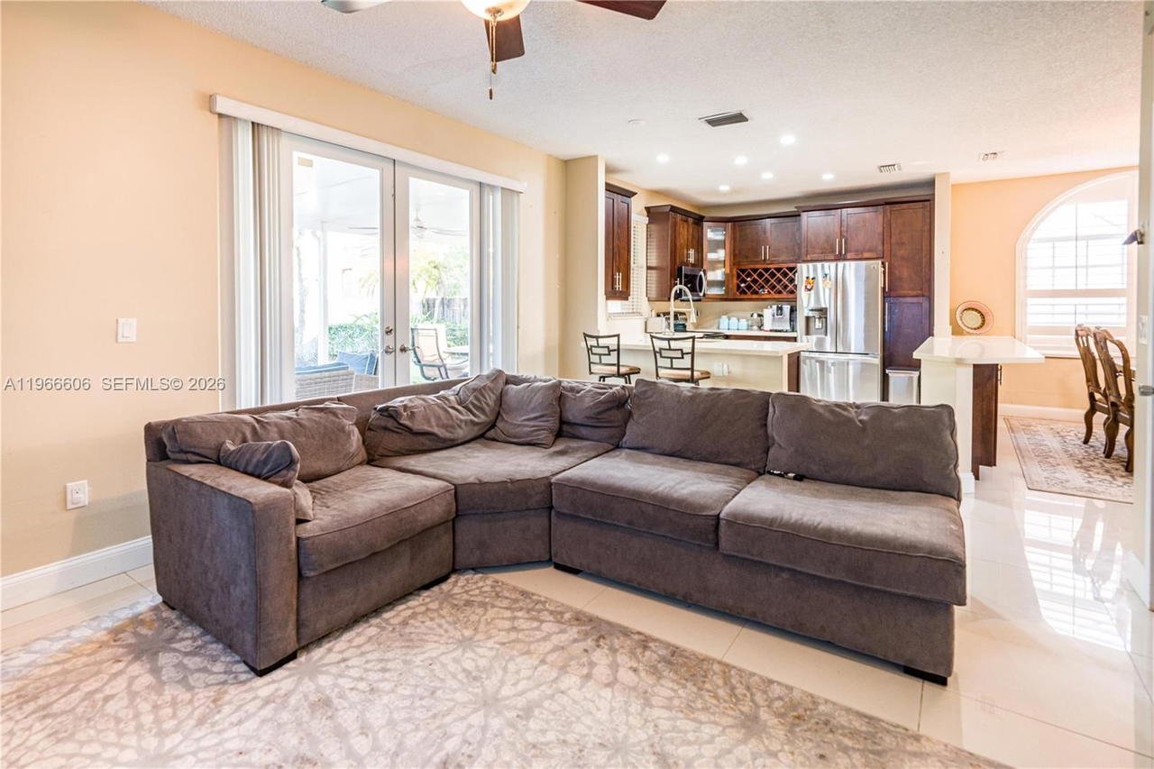 Real estate property located at 341 153rd Ln, Broward, Towngate, Pembroke Pines, FL