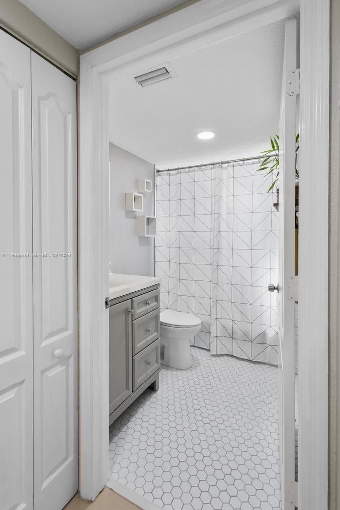 Real estate property located at 10951 Okeechobee Rd #101, Miami-dade, Garden Villas Condo Ii, Hialeah Gardens, FL