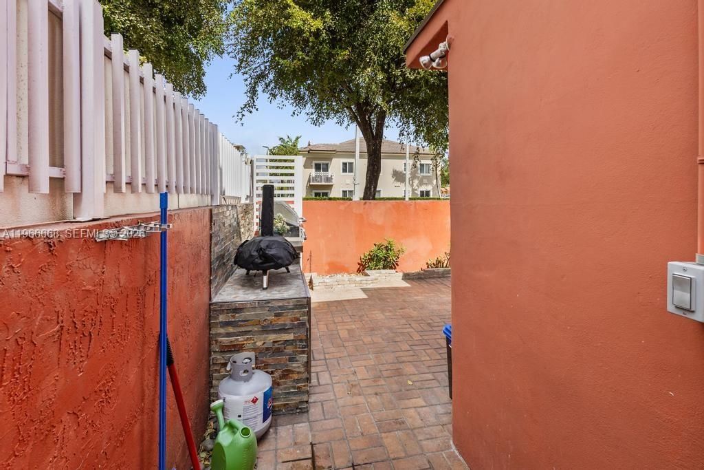 Real estate property located at 10951 Okeechobee Rd #101, Miami-dade, Garden Villas Condo Ii, Hialeah Gardens, FL