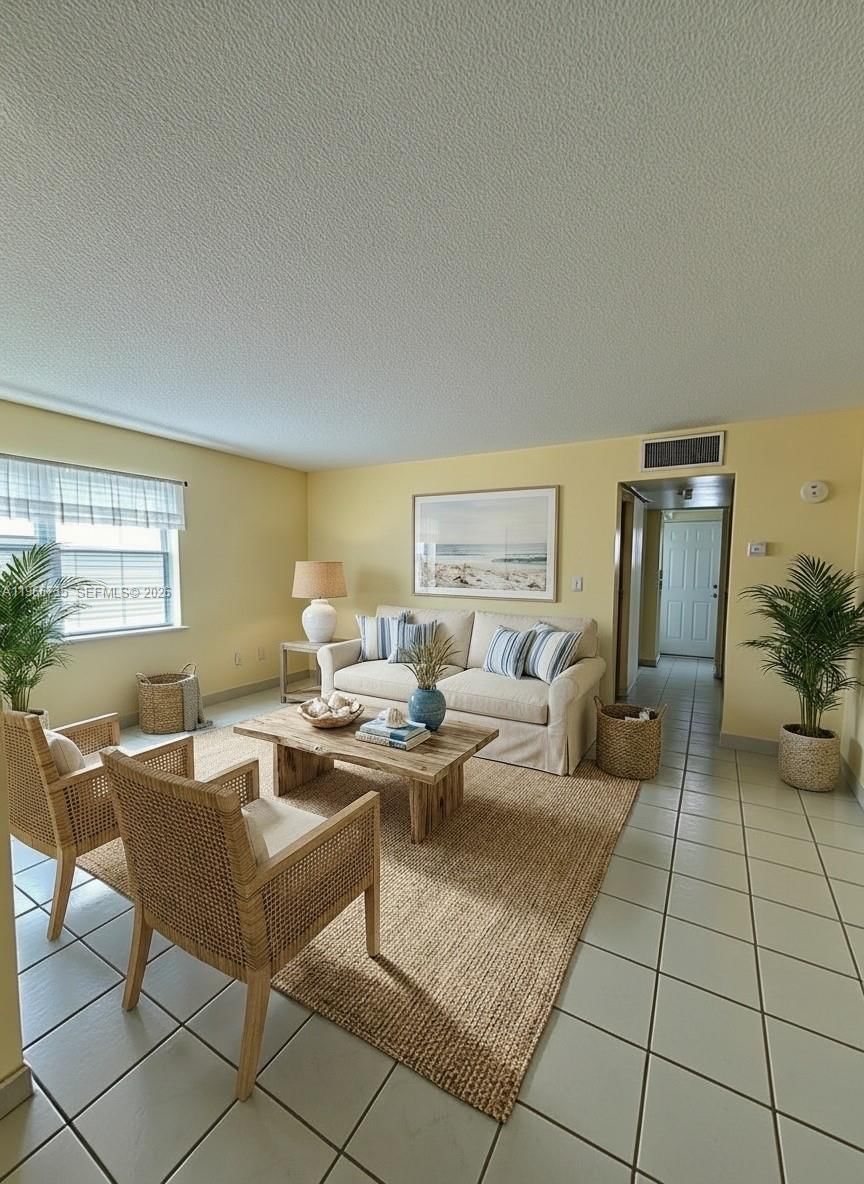 Real estate property located at 326 Ocean Dr #4, Miami-dade, 326 Ocean Drive Condo, Miami Beach, FL