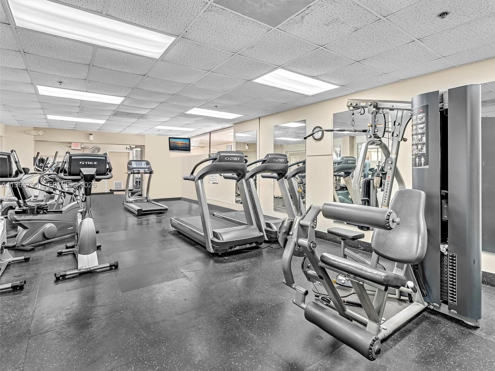 Real estate property located at 9340 Lagoon Pl #303, Broward, Poinciana Pine Island, Davie, FL