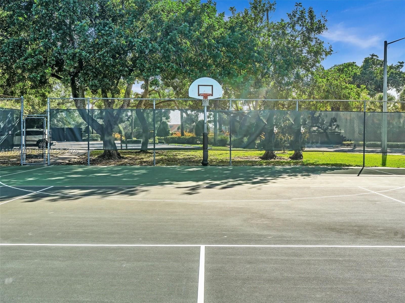 Real estate property located at 9340 Lagoon Pl #303, Broward, Poinciana Pine Island, Davie, FL