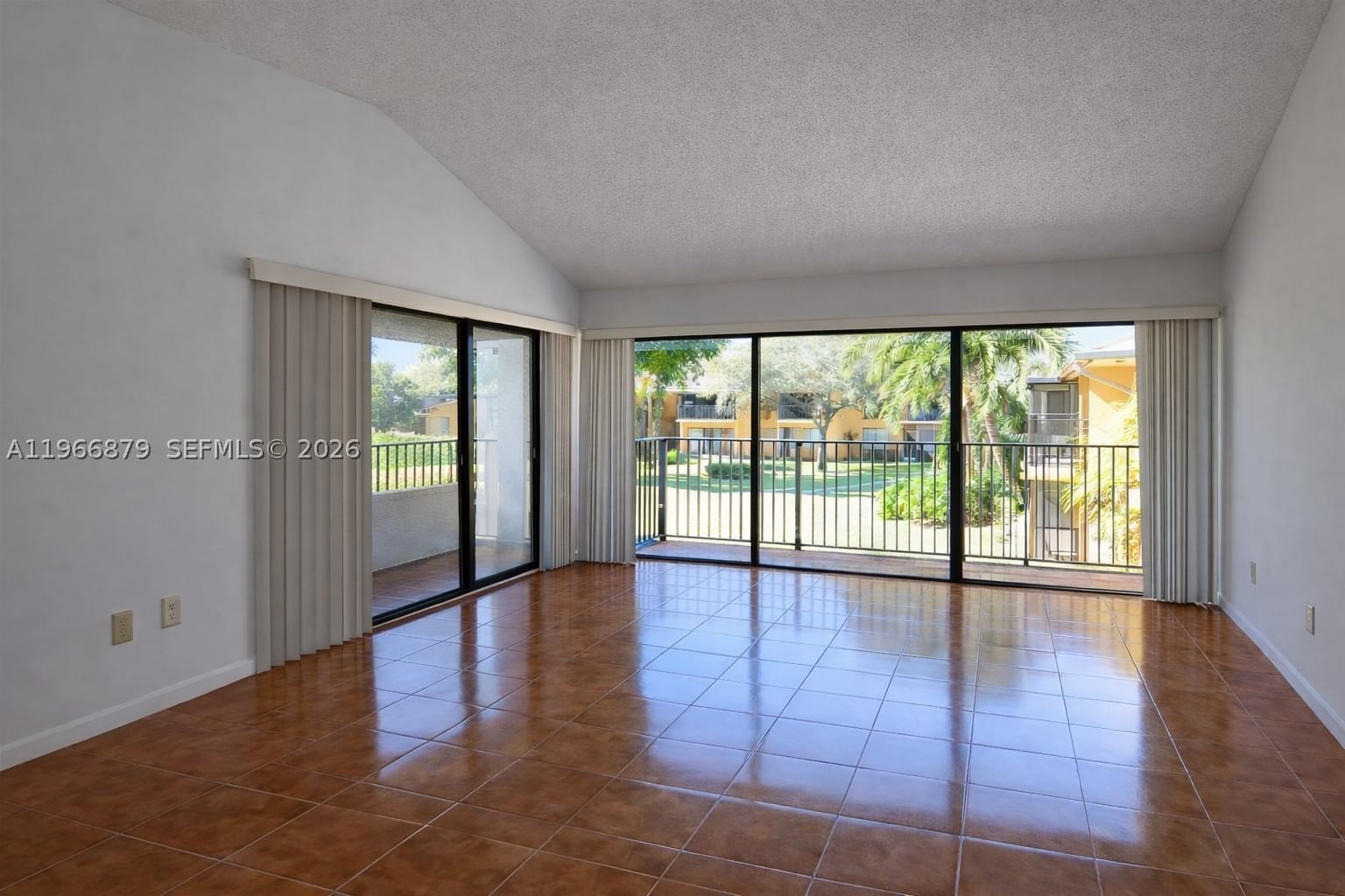 Real estate property located at 5821 Washington St #32, Broward, Hampton Court Condo, Hollywood, FL