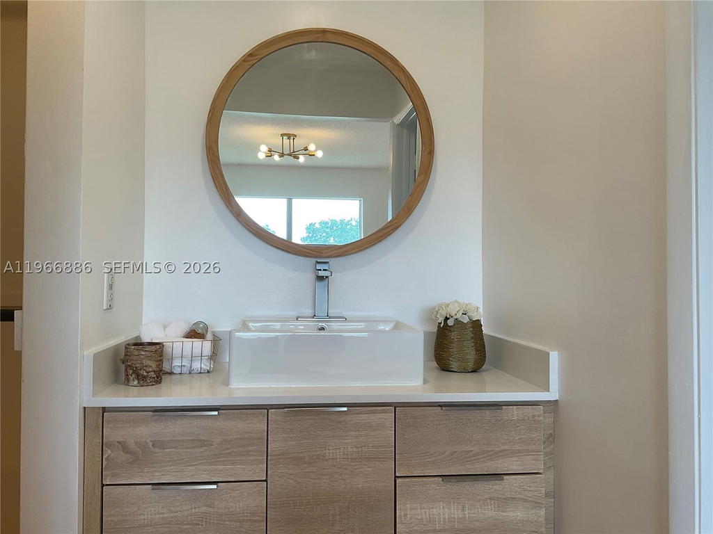 Real estate property located at 9481 Sunrise Lakes Blvd #302, Broward, Sunrise Lakes 129 Condo, Sunrise, FL