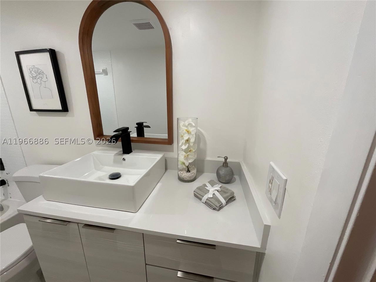 Real estate property located at 9481 Sunrise Lakes Blvd #302, Broward, Sunrise Lakes 129 Condo, Sunrise, FL