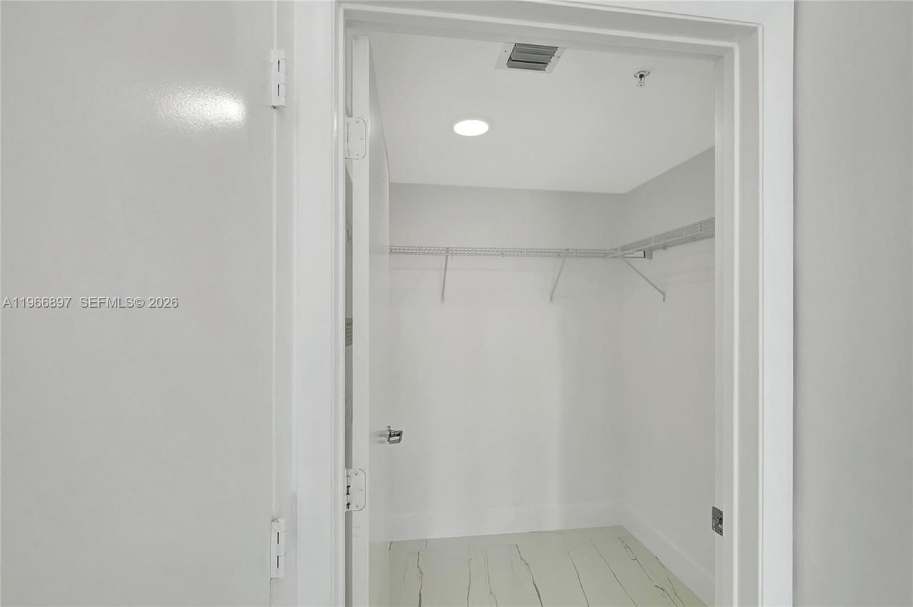 Real estate property located at 90 3rd St #1602, Miami-dade, Ivy Condo, Miami, FL