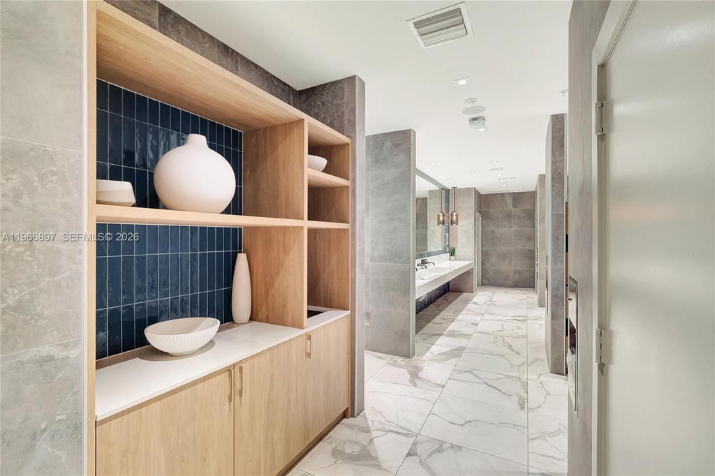 Real estate property located at 90 3rd St #1602, Miami-dade, Ivy Condo, Miami, FL