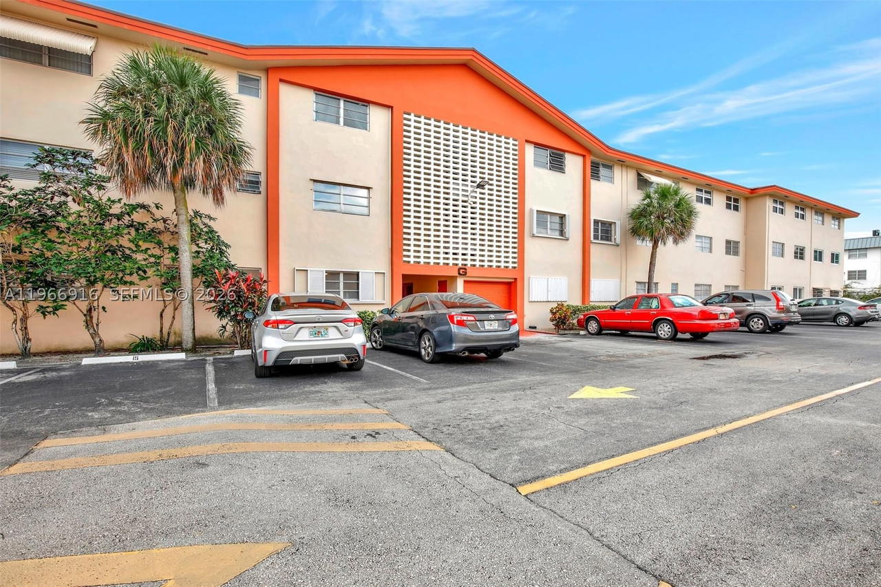 Real estate property located at 5300 Washington St G127, Broward, Beverly Hills Condo Numbe, Hollywood, FL